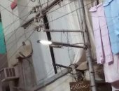 قارئ يرصد أعمدة إنارة مضاءة نهارا بمدينة ميت غمر فى محافظة الدقهلية
