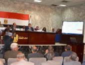 محافظ سوهاج يناقش خطة توريد الأقماح والتيسير على المزارعين