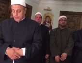 بالفيديو..وكيل "أوقاف الإسماعيلية" يقيم صلاة الظهر داخل كنيسة الأنبا بيشوى أثناء تقديم العزاء