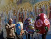 بالصور.. قبلات وبيض ملون فى احتفالات الأوكرانيين بـ"عيد الفصح"
