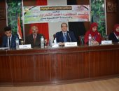 بالصور .. محافظ الدقهلية يشارك فى برلمان الشباب 