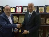 رئيس جامعة الإسكندرية يستقبل الملحق الثقافى الليبى لبحث التعاون المشترك