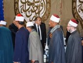 محافظ سوهاج يتلقى واجب العزاء فى شهداء حادث تفجير كنيستى طنطا والإسكندرية