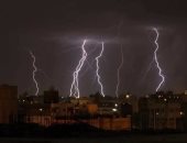 صواعق رعدية وأمطار غزيرة تضرب منتزه الإسكندرية (فيديو)