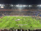 بالصور.. الشغب التركى يتواصل فى فرنسا ويؤجل انطلاق لقاء ليون وبشكتاش