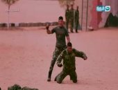 بالفيديو.. الدسوقى رشدى يعرض تدريبات مقاتلى سلاح "المظلات" 
