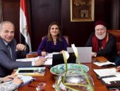 سحر نصر تبحث مع محافظ القليوبية إقامة منطقتين استثماريتين بالمحافظة