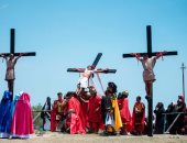 بالصور.. المسيحيون الأرثوذوكس يحتفلون بالجمعة العظيمة حول العالم