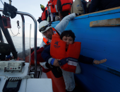 أسبانيا تنقذ 57 مهاجرا غير شرعيا على متن قاربين فى البحر المتوسط