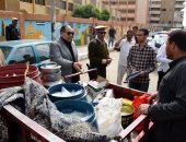 بالصور.. حملة نظافة مكبرة وتركيب كشافات إنارة بحى غرب سوهاج