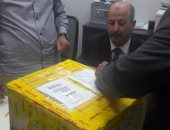 بالصور.. جمارك المطار تحبط تهريب أكثر من 580 قرص تامول داخل طرد فى طريقه للسعودية