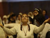 بالصور.. بدء تسبحة قداس القيامة وشعب الكنيسة يتوافد