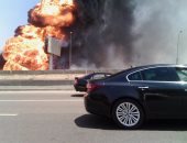 بالفيديو والصور.. انفجار خط غاز واشتعال النيران قبل مدخل التسعين بالتجمع الخامس