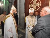 بالصور.. محافظ بورسعيد يشهد قداس ليلة عيد القيامة المجيد