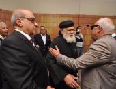 محافظ بورسعيد يهنئ الأقباط بعيد القيامة.. ويؤكد: لن ينال أحد من وحدتنا