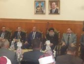 بالصور..محافظ الإسماعيلية وفد الأوقاف يهنئون الأقباط بعيد القيامة