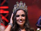 ملكة جمال العالم للسياحة تصل القاهرة من شرم الشيخ بعد تتويجها باللقب