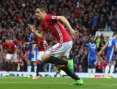 بالفيديو.. راشفورد يسلم هيريرا جائزة أفضل لاعب فى المباراة "على الهواء"