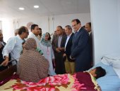 محافظ الدقهلية يتابع حالة طفل مصاب بمرض السكري 