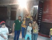 بالصور ..أطفال السويس يسيرون على خطى الأجداد.. ويحرقون دميه اللمبى بشم النسيم