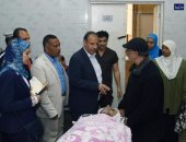 بالصور ..محافظ الإسكندرية يتفقد مستشفى جمال عبد الناصر وحدائق الشلالات