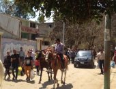 بالفيديو والصور.. "لفة" الحمار بـ2 جنيه والحصان بـ5.. وأصحاب الخيول: "مفيش إقبال"