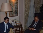 سامح شكرى يستقبل مستشار رئيس الوزراء اليابانى للشئون الاقتصادية