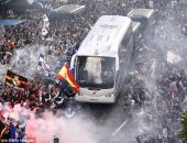 استقبال خيالى لحافلة ريال مدريد لحظة وصولها لـ "سانتياجو برنابيو"