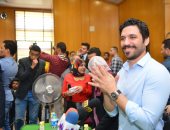 طالبة تداعب حسن الرداد: "مش عيب عليك تبقى أمور وأهلاوى"