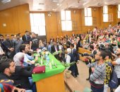 بالصور.. استقبال حافل للفنان حسن الرداد بـ"تجارة عين شمس"