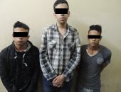 القبض على 3 عاطلين لاستدراجهم صديقهم بهدف الاعتداء عليه جنسيا وتصويره