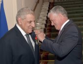 فرنسا تمنح محلب وسام الاستحقاق الوطنى الفرنسى تقديرا لدوره