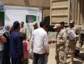 القوات المسلحة توزع كراتين "تحيا مصر" فى 3 مراكز بمحافظة المنوفية