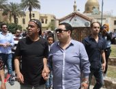 بالصور..محمد سعد والسقا وأحمد رزق ورامى إمام فى جنازة والدة شريف وعمرو عرفة