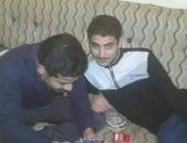 عودة 4 شباب مصريين احتجزوا بسجن "كرناده العسكرى" فى ليبيا