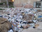 بالصور.. أحد أهالى المجاورة الثانية بـ6 أكتوبر يشكوا من انتشار القمامة