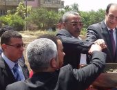 ثعبان يفاجئ محافظ الدقهلية أثناء وضع حجر الأساس لمستشفى خيرى