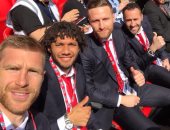 محمد الننى يؤازر أرسنال أمام مانشستر سيتى من مدرجات "ويمبلى"