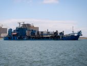 تنفيذ أعمال صيانة للممر الملاحى بميناء دمياط