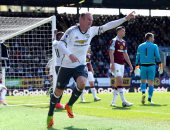 بالفيديو.. مانشستر يونايتد يهزم بيرنلى بثنائية ورونى يعود للتألق