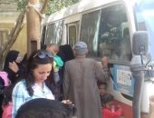 توقيع الكشف الطبى على 206 مواطن خلال قافلة طبية بديرمواس بالمنيا