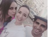 سارة درزاوى تنشر صورتها مع إسراء عبدالفتاح وحمدى الميرغنى: مشحططنى وراكوا