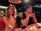 شاهد.. آمبر هيرد تؤكد شائعات علاقتها بالملياردير موسك بصورة وقبلة