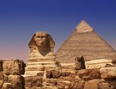 المصريون والاجانب يحتفلون بيوم السياحة العالمى بالأهرامات
