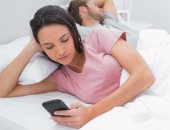 دراسة: هاتفك الذكى يعيق العلاقات الاجتماعية ويجعلك وحيدا