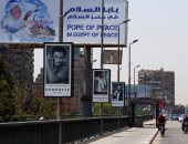 بالصور.. لوحات الترحيب بـ "البابا فرانسيس" تزين شوارع القاهرة 