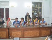 محافظ المنيا يكرم الطلاب المتميزين بمسابقة أوائل الطلبة للتعليم الفنى