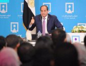 السيسي يجيب عن أسئلة مبادرة "اسأل الرئيس": القضاء محدش يقدر يتدخل فيه وحكمه ملزم للرئيس والحكومة.. نجحنا فى خفض حجم الاستيراد وزيادة الصادرات.. وأطالب المسئولين بمنح تراخيص مؤقتة لمشروعات الشباب بالشوارع