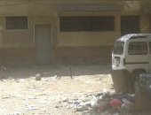 بالصور... قارئ يشكو: القمامة تحاصر المركز الصحى العام بمنشية ناصر