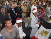 بالصور ..محافظ بنى سويف ومدير الأمن يتقدمون مشيعى جنازة "شهيد العريش"